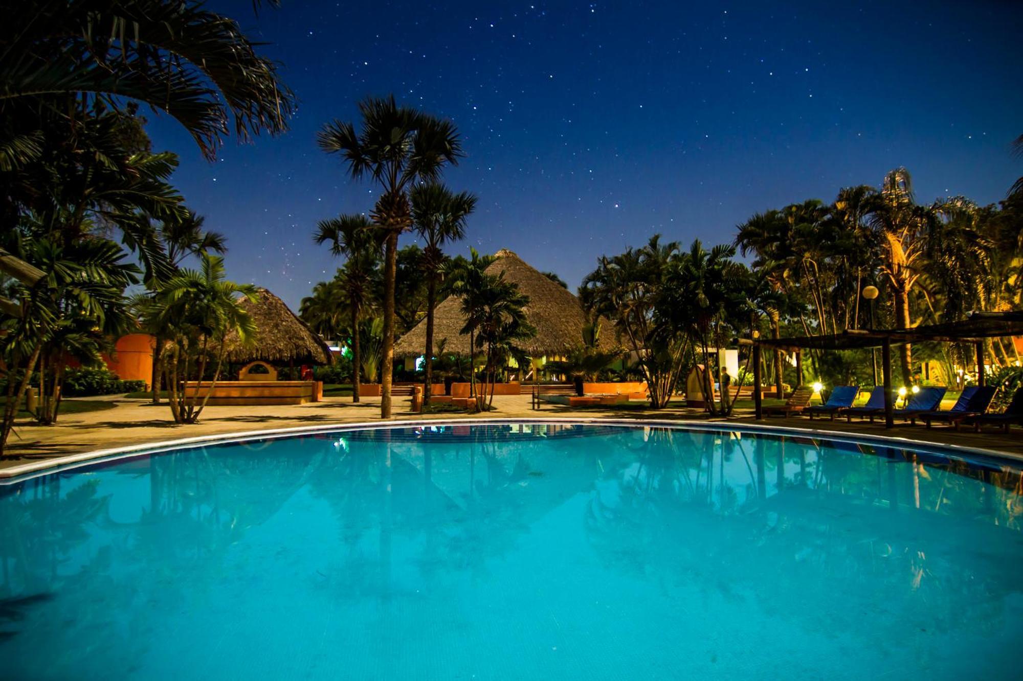 Hotel Soleil Pacifico Chulamar Esterno foto
