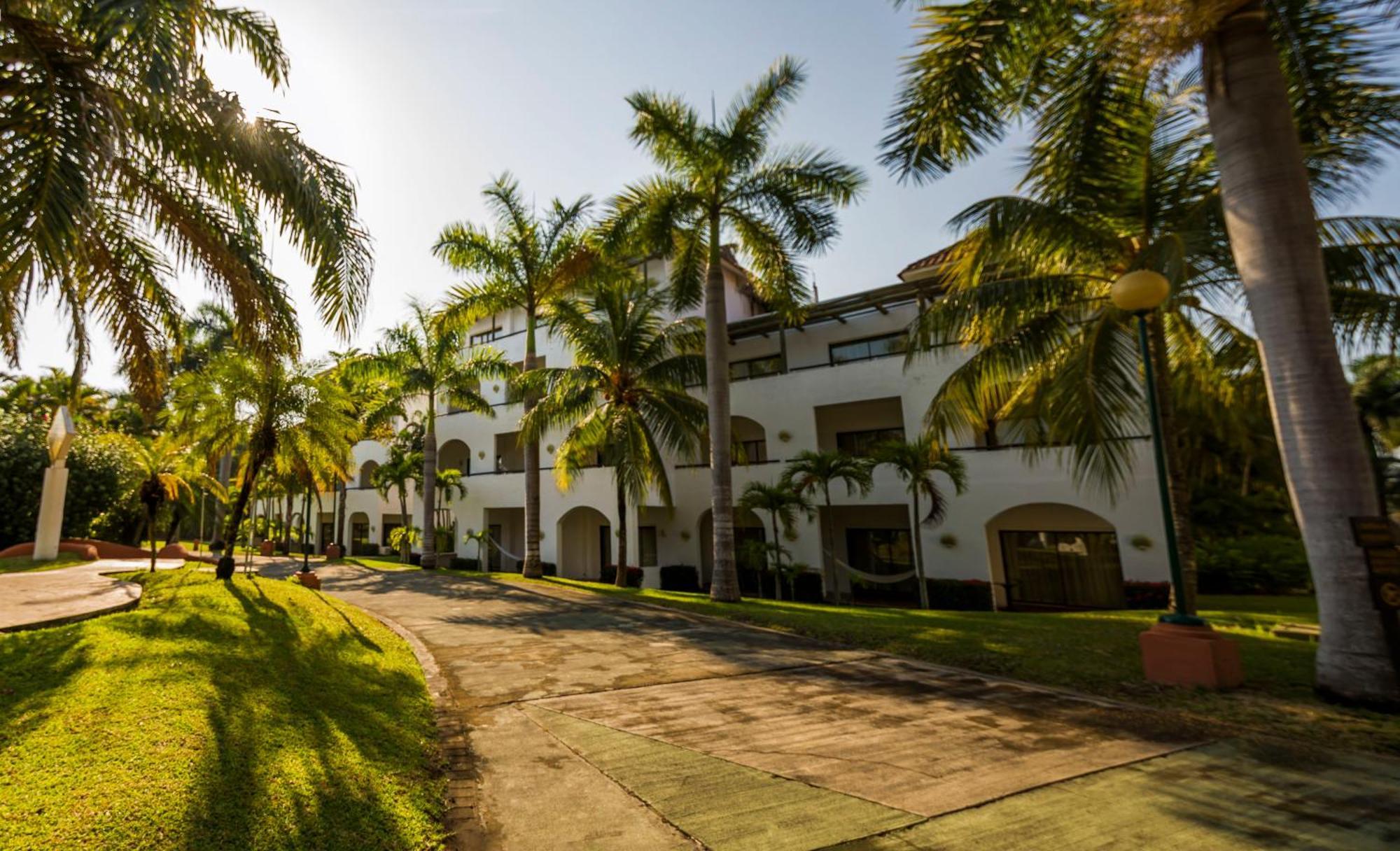 Hotel Soleil Pacifico Chulamar Esterno foto