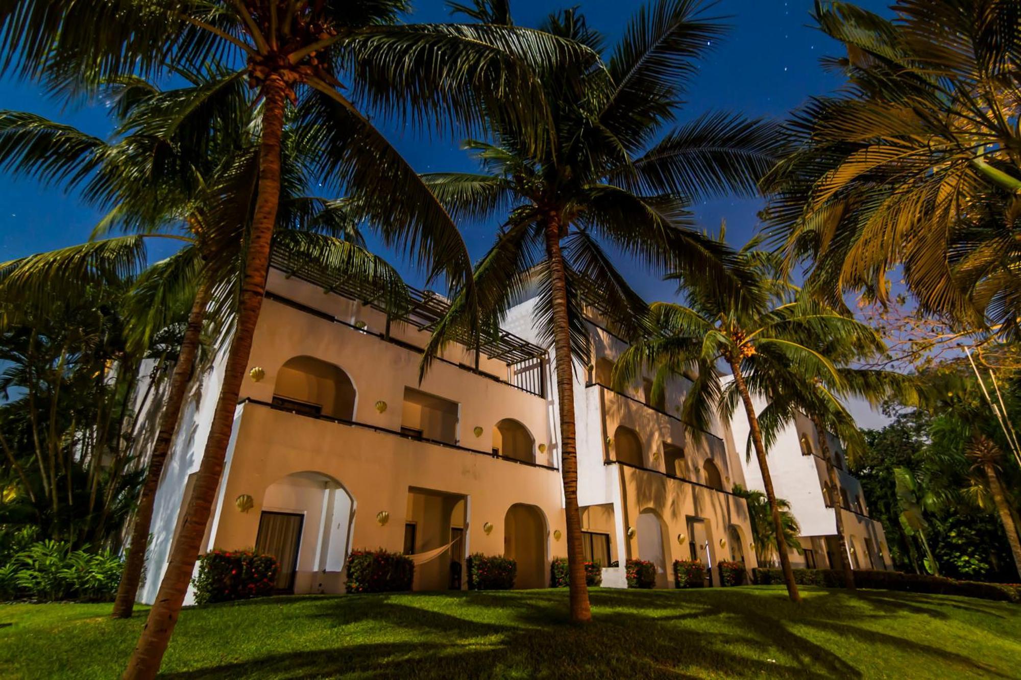 Hotel Soleil Pacifico Chulamar Esterno foto