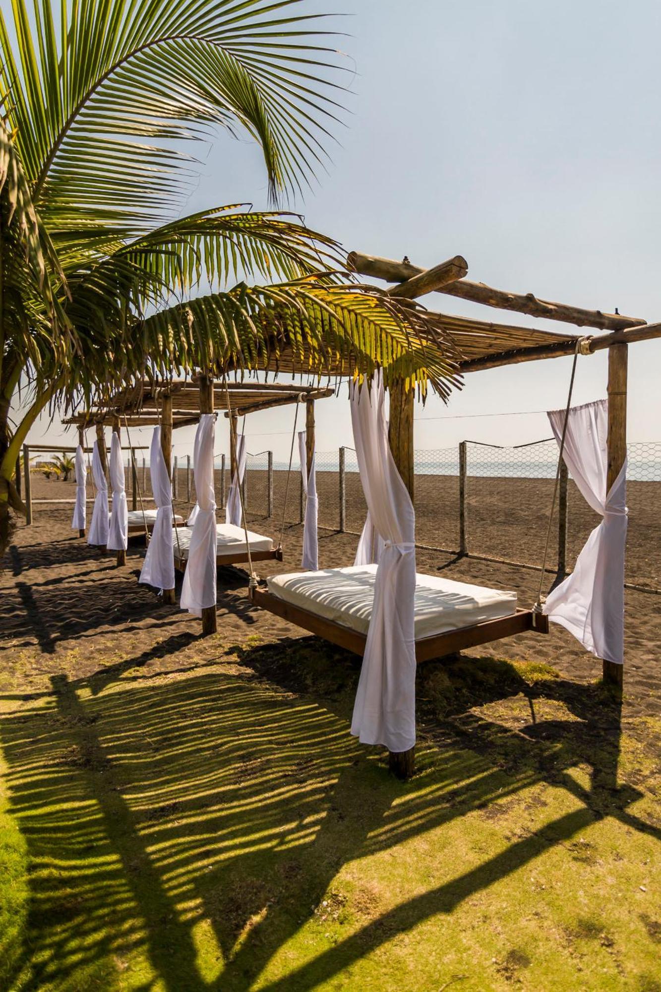 Hotel Soleil Pacifico Chulamar Esterno foto