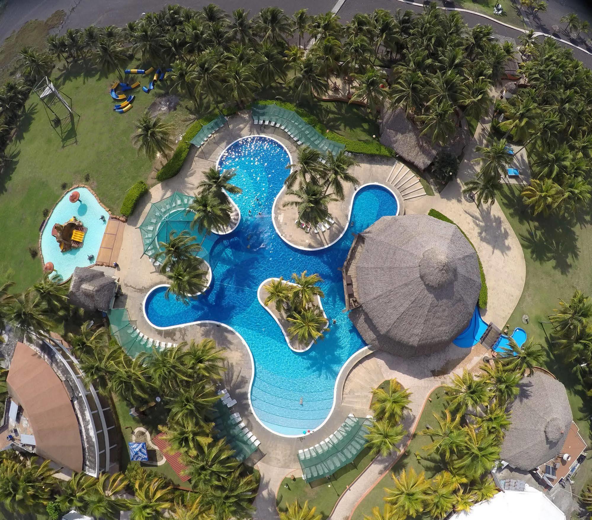 Hotel Soleil Pacifico Chulamar Esterno foto