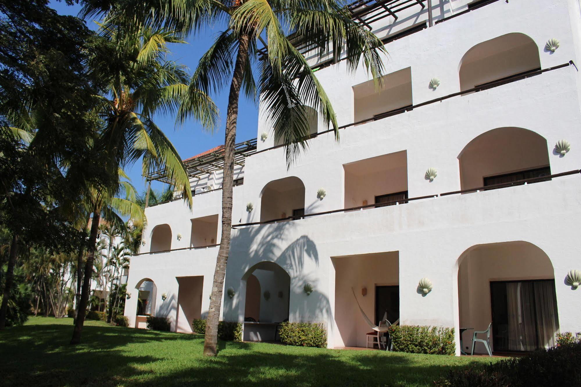 Hotel Soleil Pacifico Chulamar Esterno foto