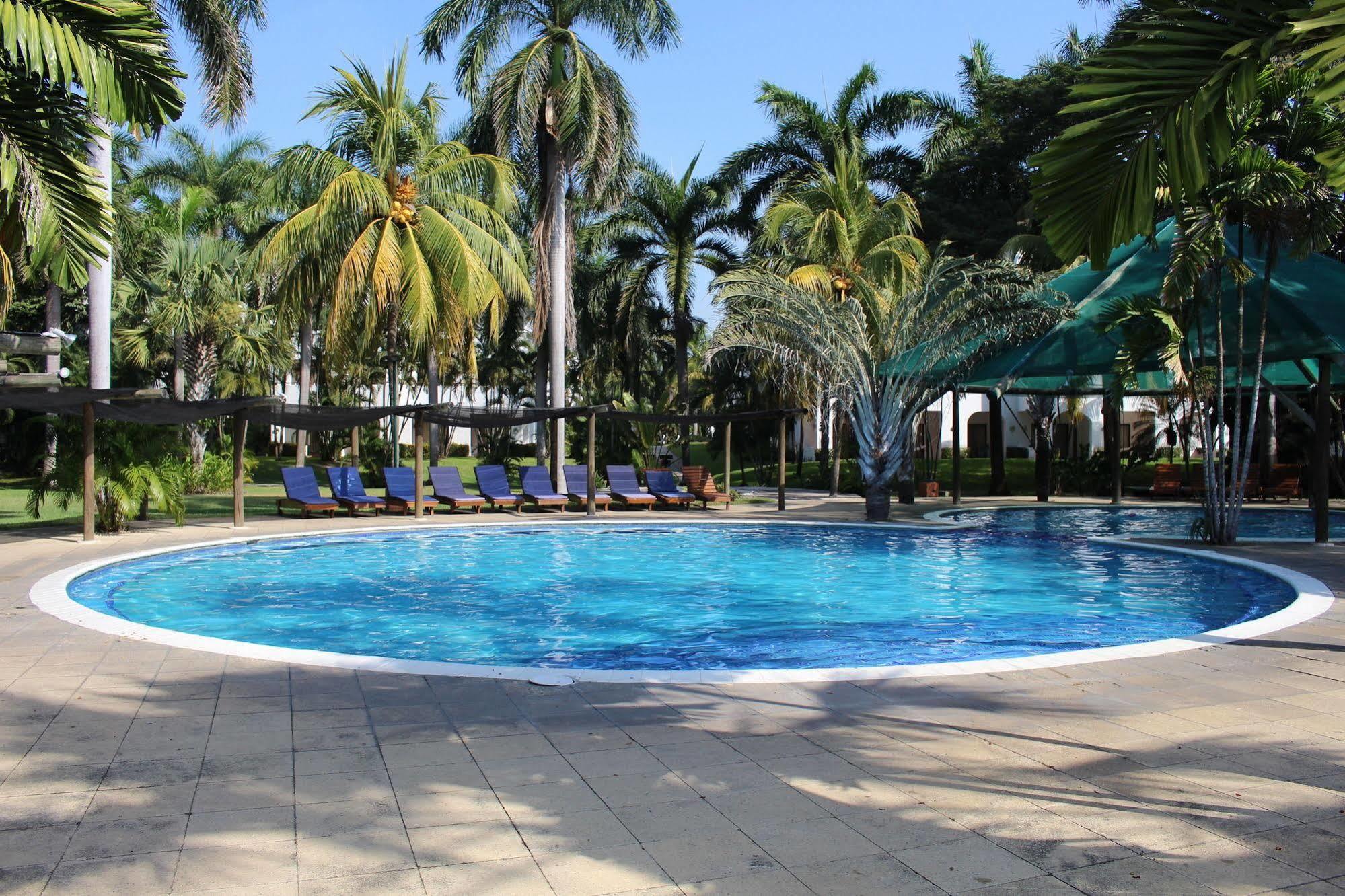 Hotel Soleil Pacifico Chulamar Esterno foto