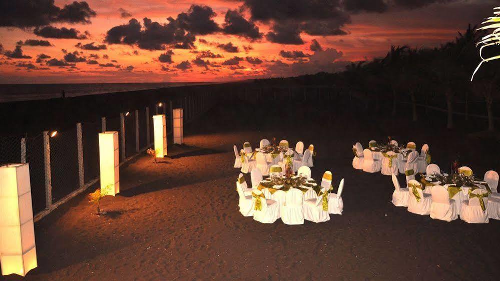 Hotel Soleil Pacifico Chulamar Esterno foto