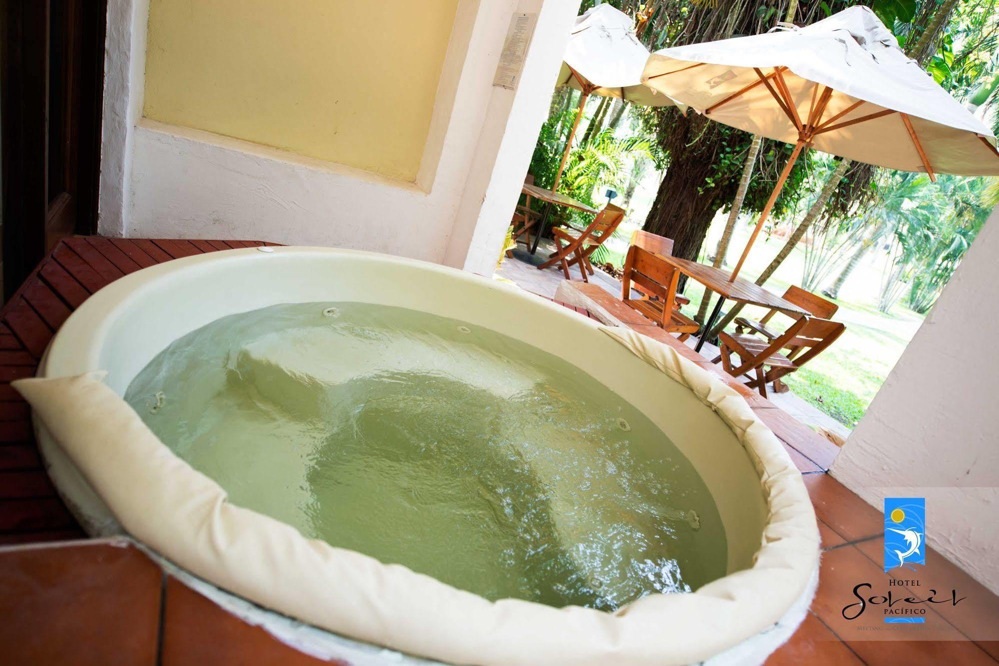 Hotel Soleil Pacifico Chulamar Esterno foto