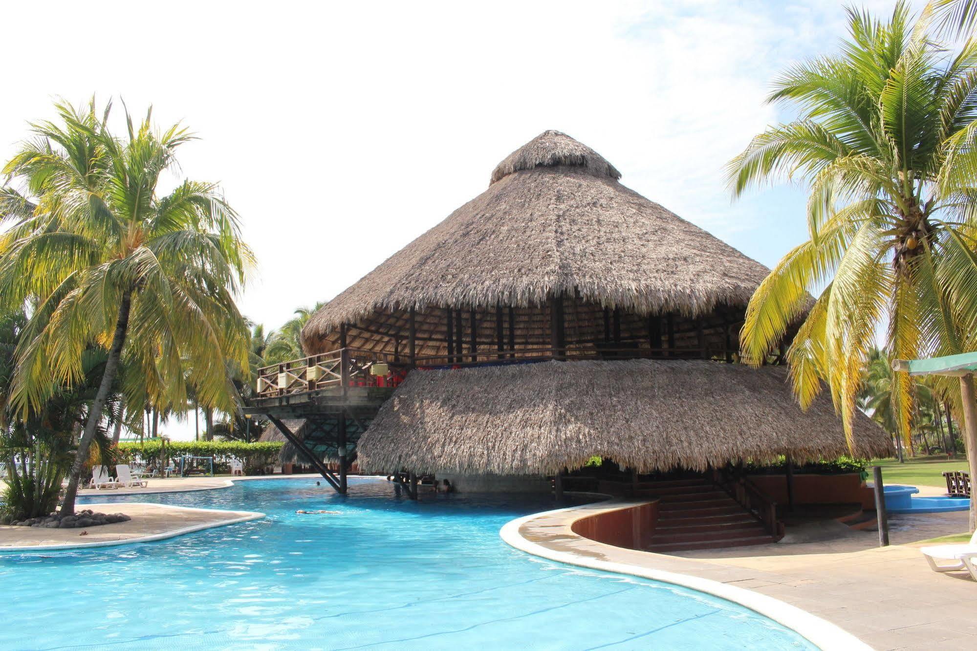 Hotel Soleil Pacifico Chulamar Esterno foto