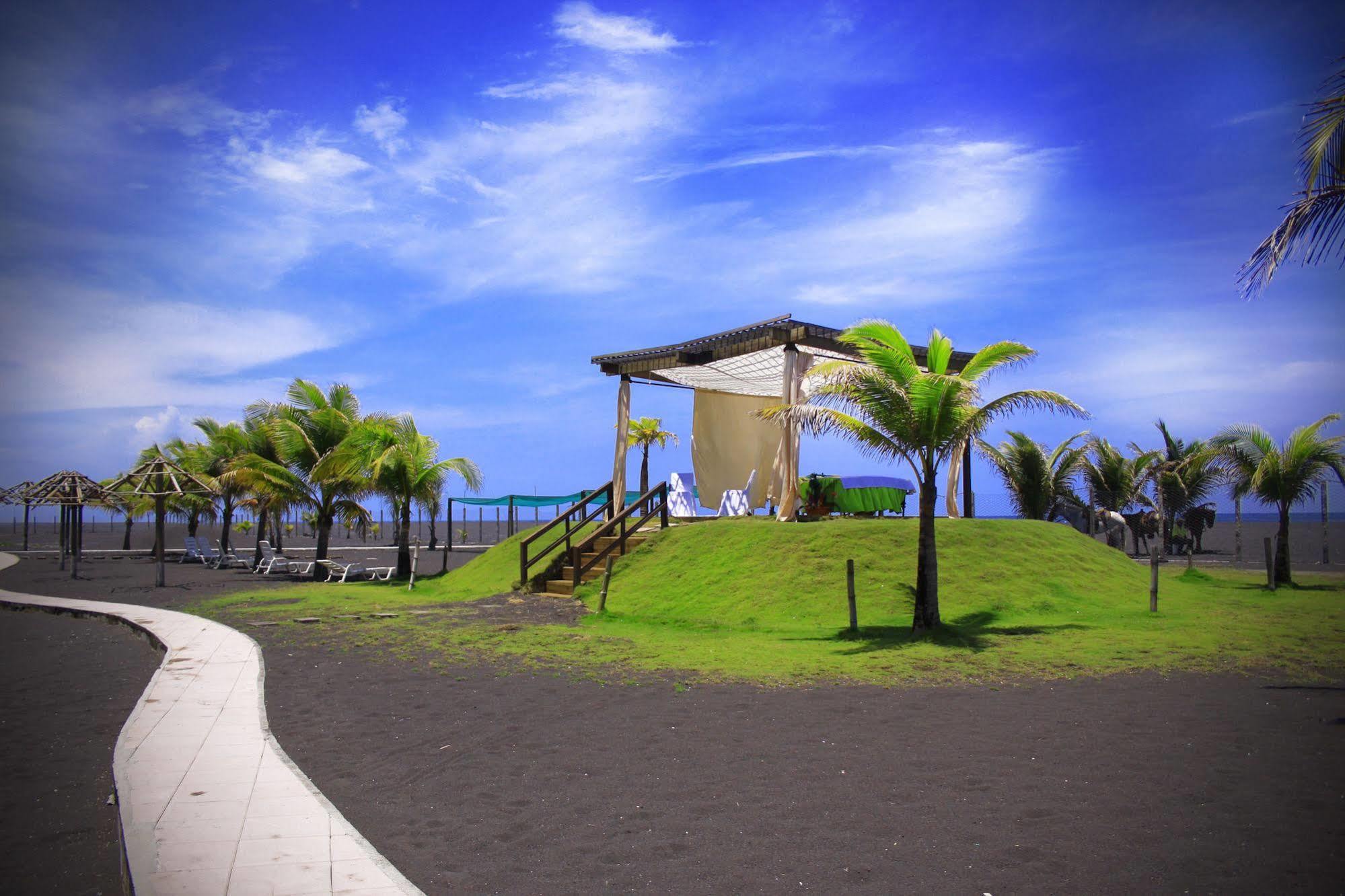 Hotel Soleil Pacifico Chulamar Esterno foto